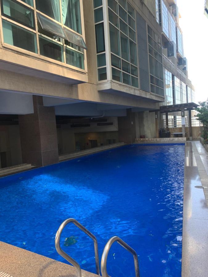 Club Ultima Cebu City Exterior photo